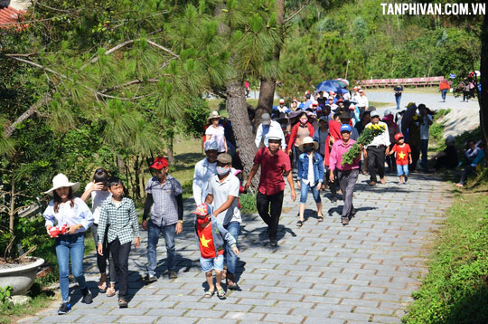 dong nguoi di vieng dai tuong vo nguyen giap