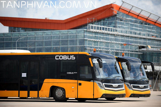 Xe bus phục vụ hành khách.