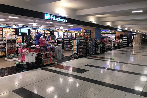 Cửa hàng miễn thuế tại sân bay JFK